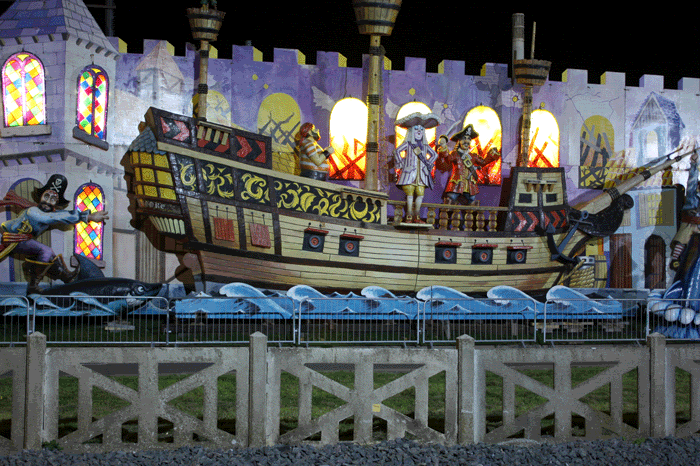 IMAGE: http://i385.photobucket.com/albums/oo295/broomsrck/Blackpool-Illuminaions-2.gif